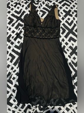 Connected apparel black and cream maxi dress